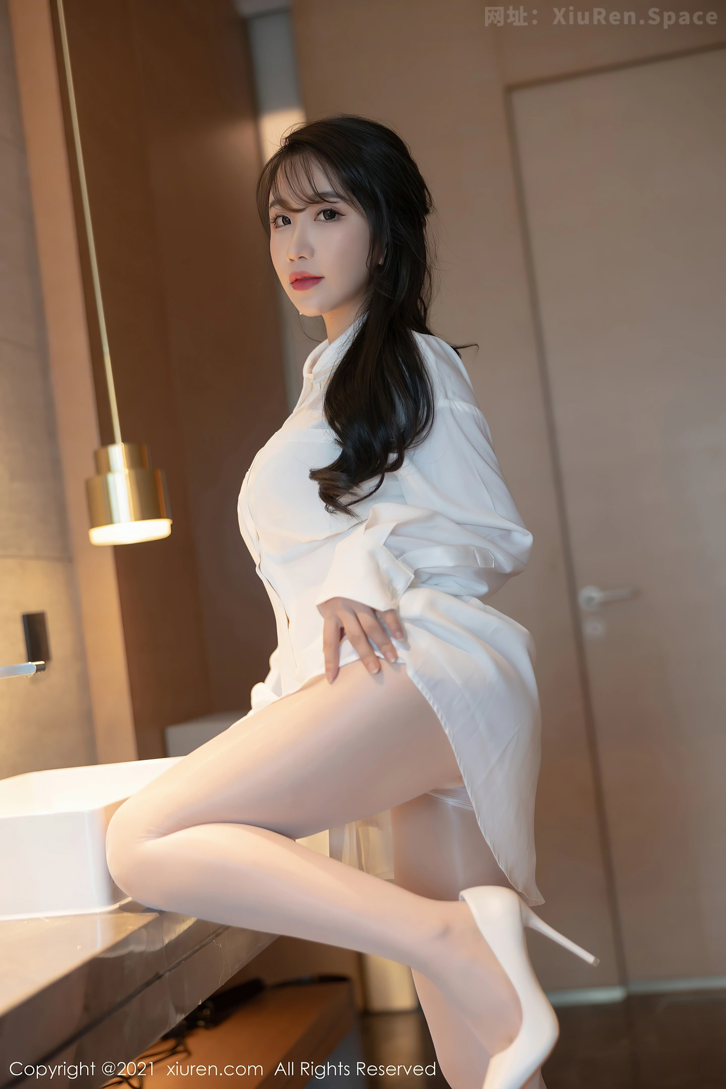 图片[3]-[XiuRen秀人网]VOL.3903 女神Cherry绯月樱深圳旅拍白衬衣配肉丝裤袜秀丰满身材诱惑写真77P-秀人网官方网站
